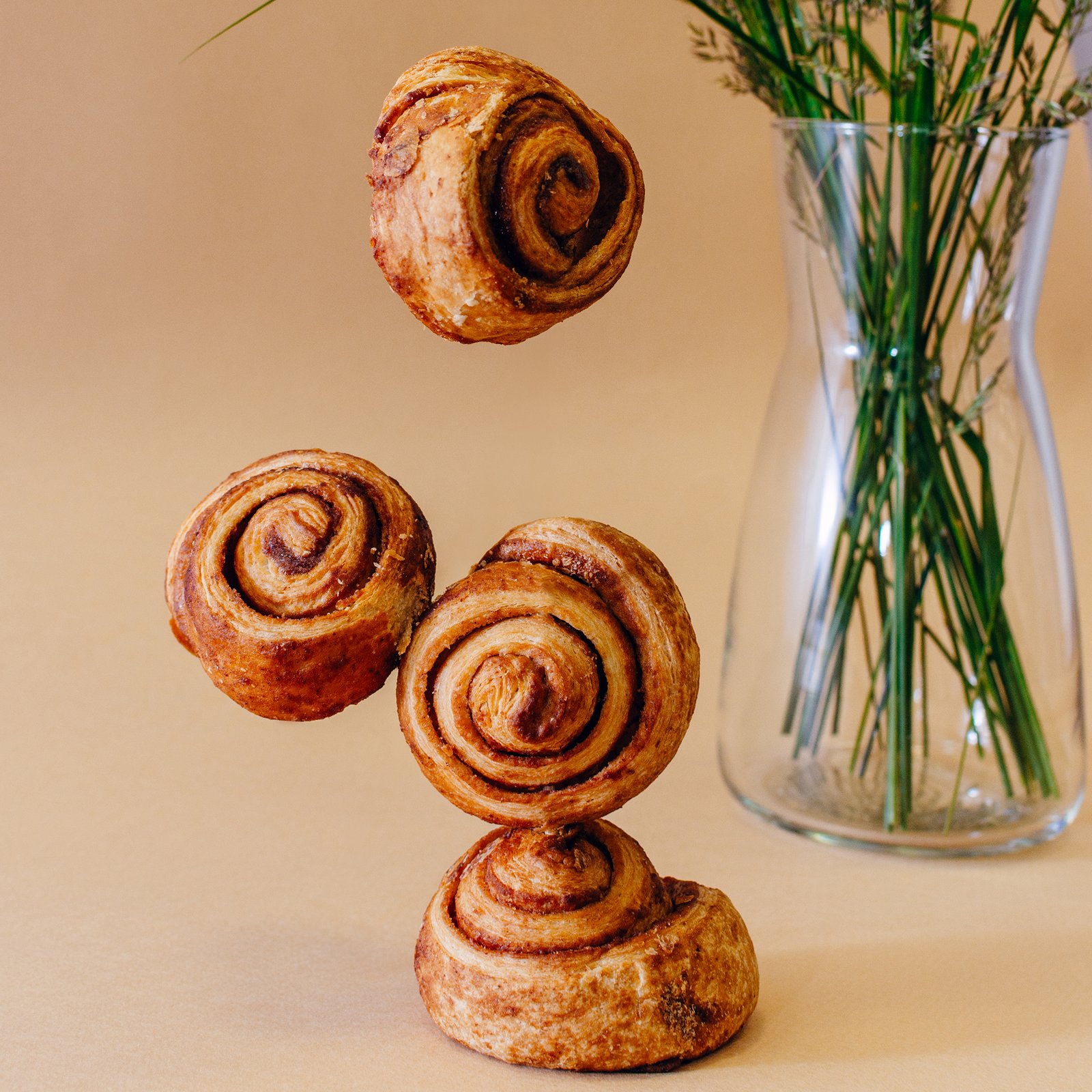 Layered buns with cinnamon-flavored filling - Image 2