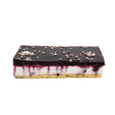 Layered cake with black currants